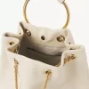 Kleiner Armband-Rucksack aus genarbtem Leder Kleiner Armband-Rucksack aus genarbtem Leder