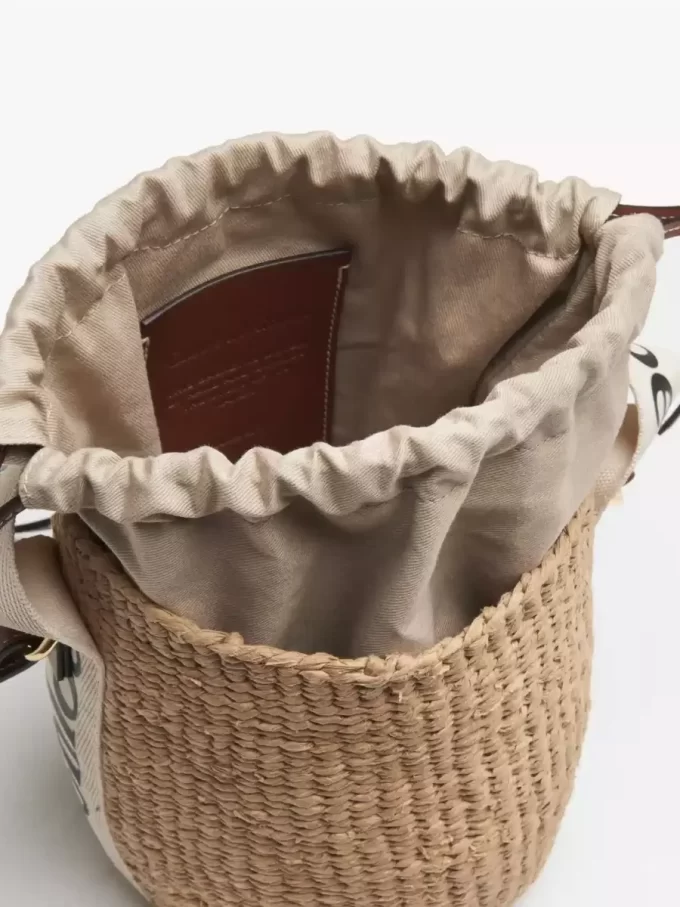 Kleiner Woody-Korb aus Naturfasern