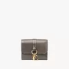 Kleines Alphabet-Dreifachfach aus glänzendem Leder Kleines Alphabet-Dreifachfach aus glänzendem Leder