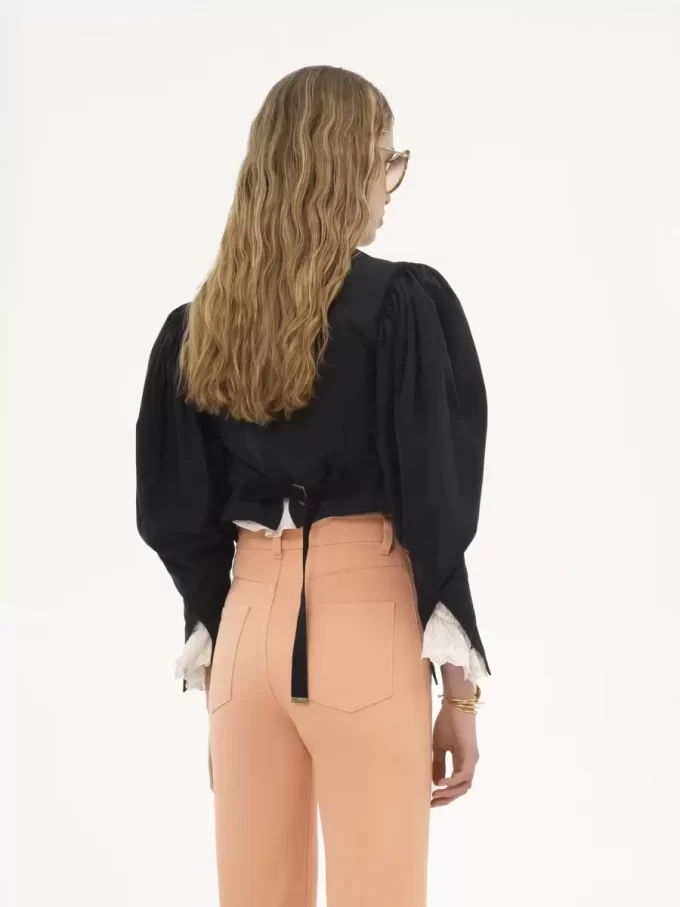 Kurze Jacke mit Puffärmeln aus Seidenfaille
