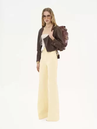 Kurze Jacke mit U-Ausschnitt aus Leder