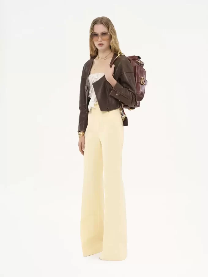 Kurze Jacke mit U-Ausschnitt aus Leder