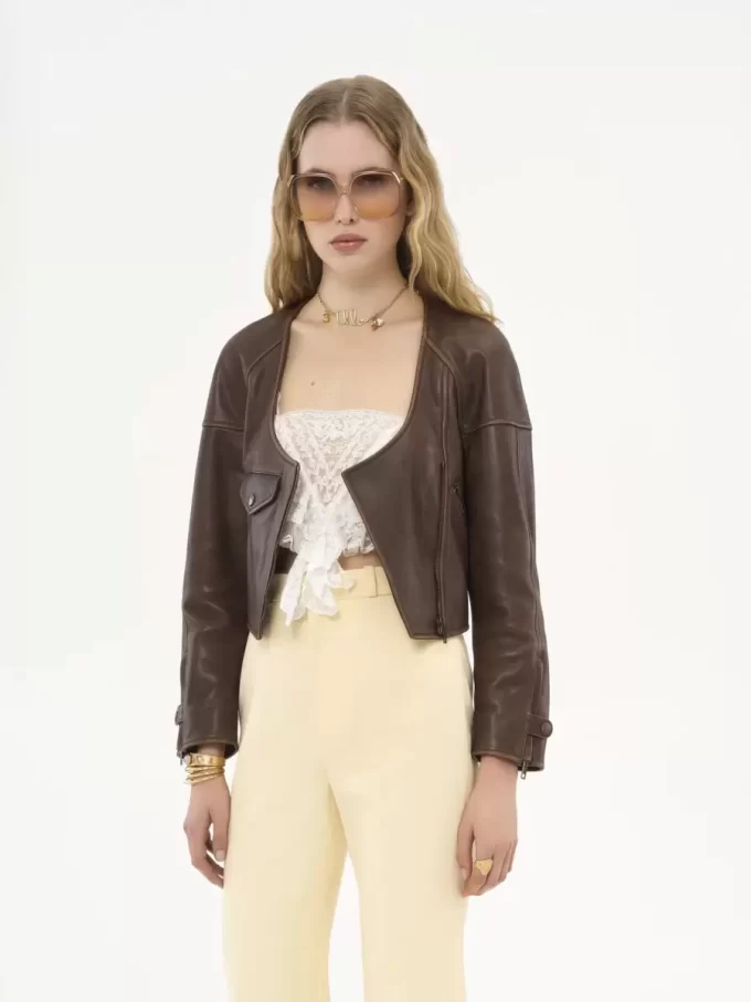 Kurze Jacke mit U-Ausschnitt aus Leder