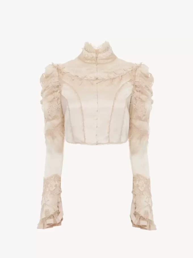 Kurze, taillierte Jacke aus Duchesse-Satin und Spitze Kurze, taillierte Jacke aus Duchesse-Satin und Spitze