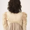 Kurze, taillierte Jacke aus Duchesse-Satin und Spitze Kurze, taillierte Jacke aus Duchesse-Satin und Spitze