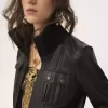 Kurzer Blouson aus Leder Kurzer Blouson aus Leder