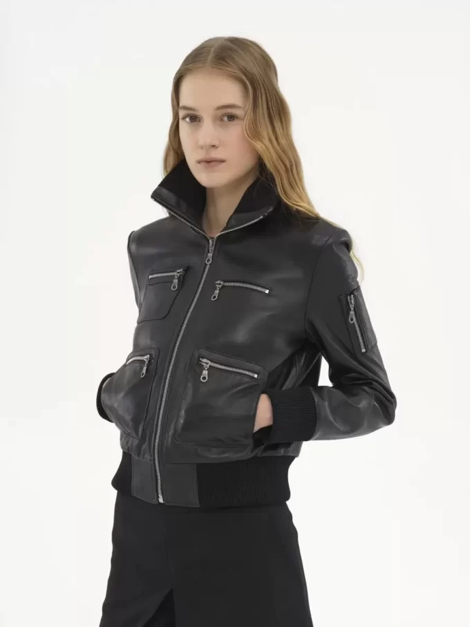 Kurzer Blouson aus Leder Kurzer Blouson aus Leder