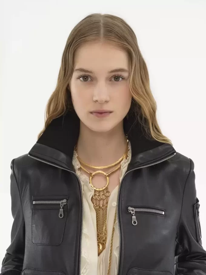 Kurzer Blouson aus Leder Kurzer Blouson aus Leder