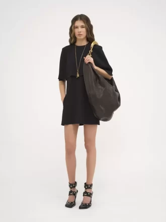 Kurzes Cape-Kleid aus Viskose-Crêpe