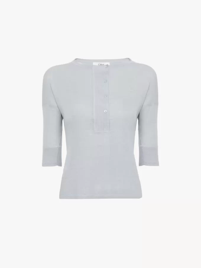 Kurzärmliges Henley-Shirt aus Leinen- und Seidenstrick Kurzärmliges Henley-Shirt aus Leinen- und Seidenstrick