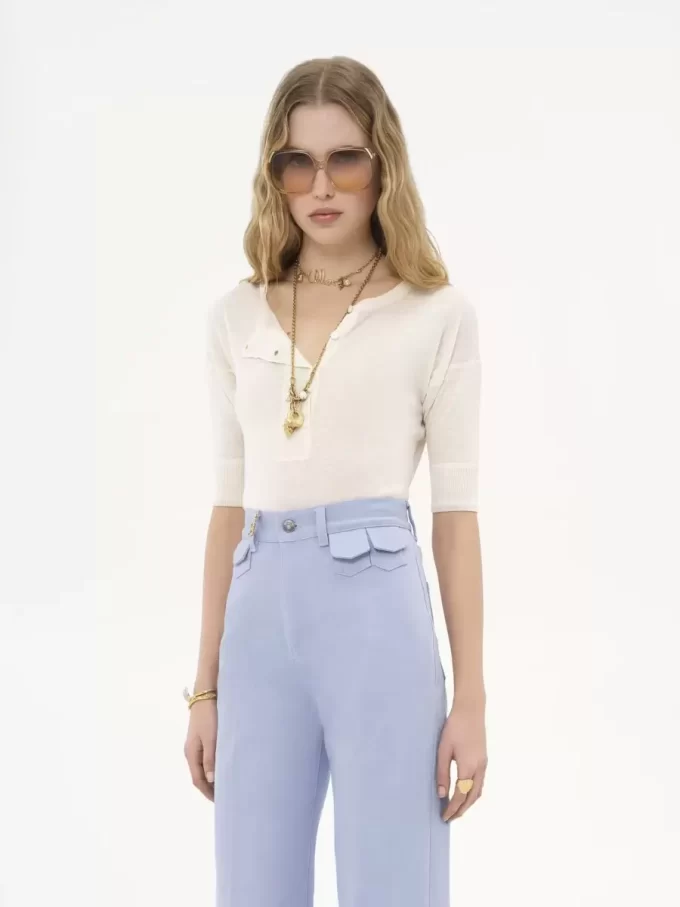 Kurzärmliges Henley-Shirt aus Leinen- und Seidenstrick Kurzärmliges Henley-Shirt aus Leinen- und Seidenstrick