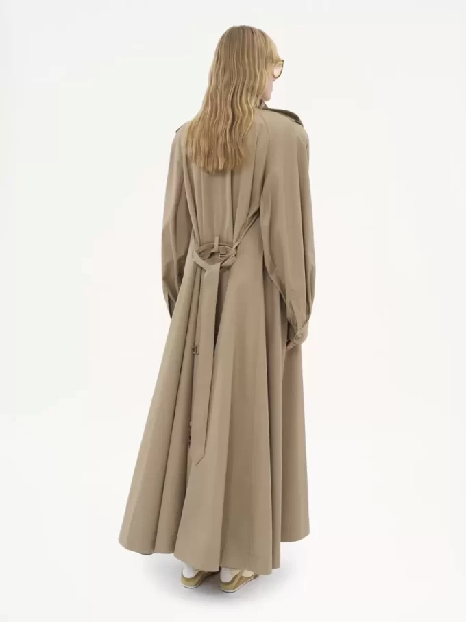 Langer Trenchcoat mit hohem Kragen aus Baumwollgabardine Langer Trenchcoat mit hohem Kragen aus Baumwollgabardine