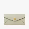 Langes Envelope-Portemonnaie mit Klappe aus genarbtem Leder Langes Envelope-Portemonnaie mit Klappe aus genarbtem Leder