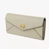 Langes Envelope-Portemonnaie mit Klappe aus genarbtem Leder Langes Envelope-Portemonnaie mit Klappe aus genarbtem Leder