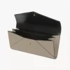 Langes Envelope-Portemonnaie mit Klappe aus genarbtem Leder Langes Envelope-Portemonnaie mit Klappe aus genarbtem Leder