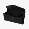 Langes Envelope-Portemonnaie mit Klappe aus genarbtem Leder Langes Envelope-Portemonnaie mit Klappe aus genarbtem Leder