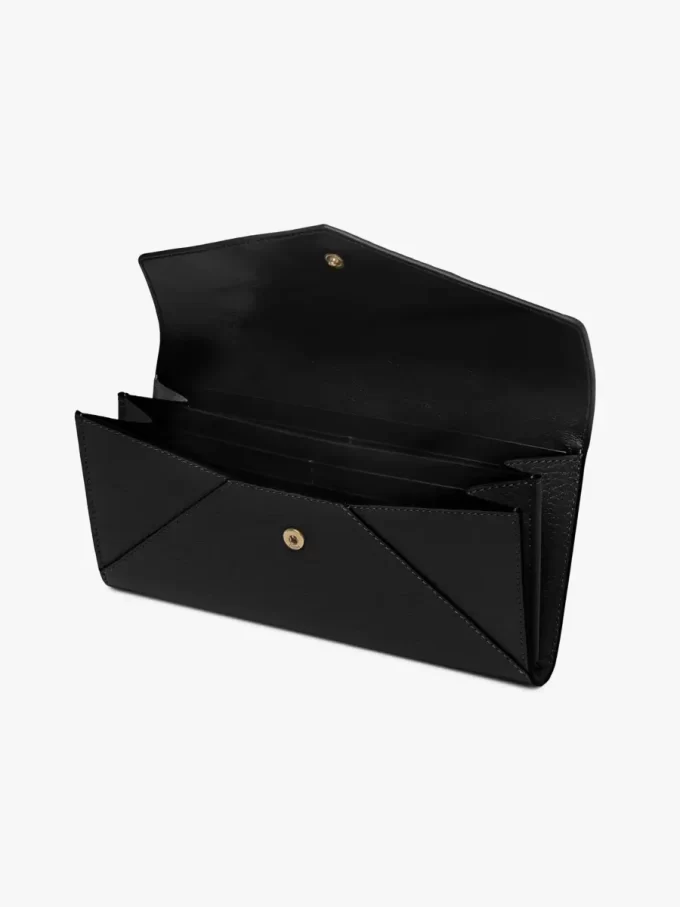 Langes Envelope-Portemonnaie mit Klappe aus genarbtem Leder Langes Envelope-Portemonnaie mit Klappe aus genarbtem Leder