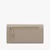 Langes Envelope-Portemonnaie mit Klappe aus genarbtem Leder Langes Envelope-Portemonnaie mit Klappe aus genarbtem Leder