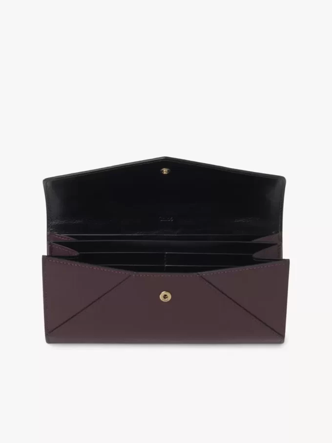 Langes Envelope-Portemonnaie mit Klappe aus genarbtem Leder Langes Envelope-Portemonnaie mit Klappe aus genarbtem Leder