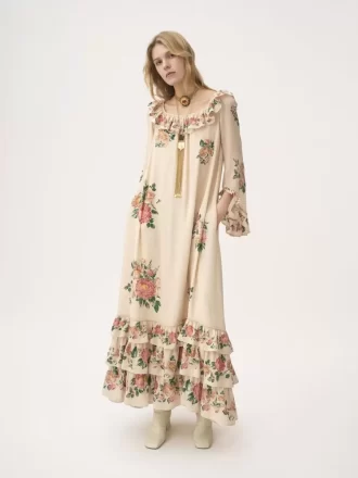 Langes Kleid mit eckigem Ausschnitt und Rüschen aus Crêpe de Chine