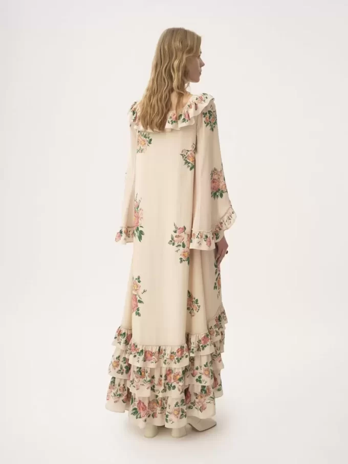 Langes Kleid mit eckigem Ausschnitt und Rüschen aus Crêpe de Chine Langes Kleid mit eckigem Ausschnitt und Rüschen aus Crêpe de Chine