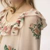 Langes Kleid mit eckigem Ausschnitt und Rüschen aus Crêpe de Chine Langes Kleid mit eckigem Ausschnitt und Rüschen aus Crêpe de Chine