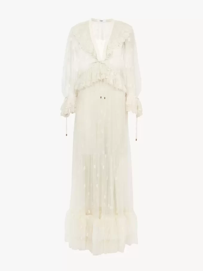 Langes Kleid mit gerafftem V-Ausschnitt aus bestickter Spitze Langes Kleid mit gerafftem V-Ausschnitt aus bestickter Spitze