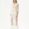 Langes Kleid mit gerafftem V-Ausschnitt aus bestickter Spitze Langes Kleid mit gerafftem V-Ausschnitt aus bestickter Spitze