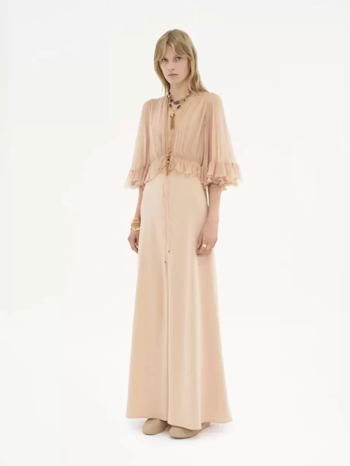 Langes Kleid mit V-Ausschnitt aus Crêpe-Satin Langes Kleid mit V-Ausschnitt aus Crêpe-Satin