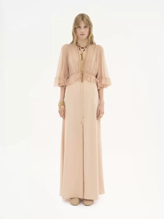 Langes Kleid mit V-Ausschnitt aus Crêpe-Satin Langes Kleid mit V-Ausschnitt aus Crêpe-Satin