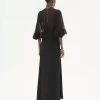 Langes Kleid mit V-Ausschnitt aus Crêpe-Satin Langes Kleid mit V-Ausschnitt aus Crêpe-Satin