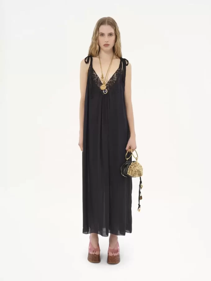 Langes Unterkleid aus Seidencharmeuse und Spitze Langes Unterkleid aus Seidencharmeuse und Spitze