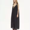 Langes Unterkleid aus Seidencharmeuse und Spitze Langes Unterkleid aus Seidencharmeuse und Spitze