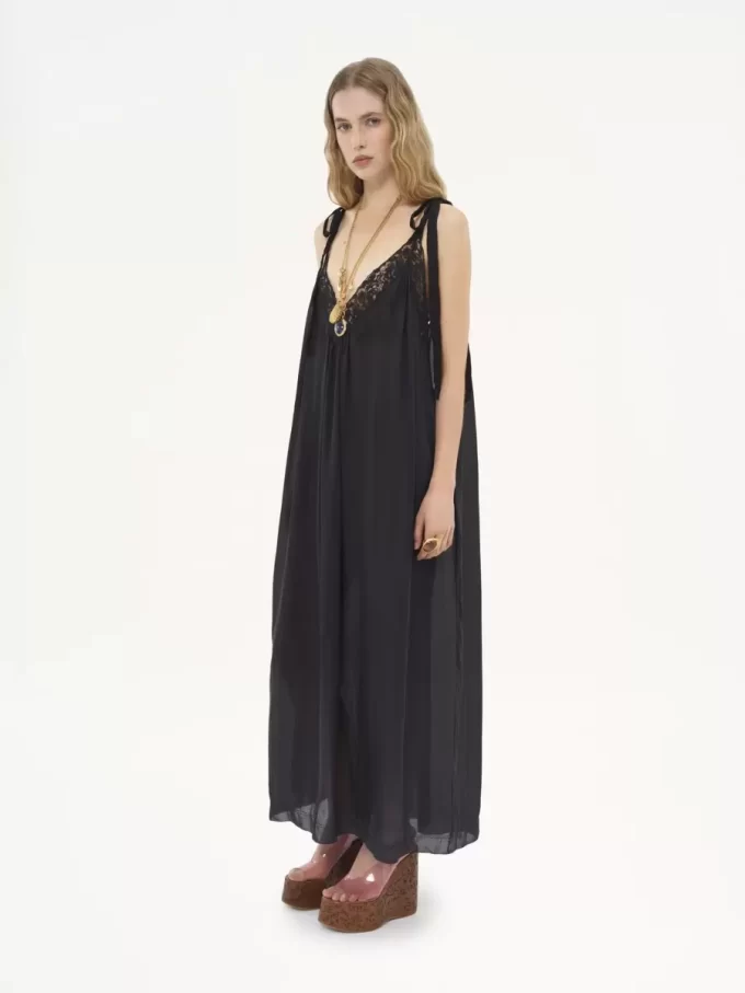 Langes Unterkleid aus Seidencharmeuse und Spitze Langes Unterkleid aus Seidencharmeuse und Spitze