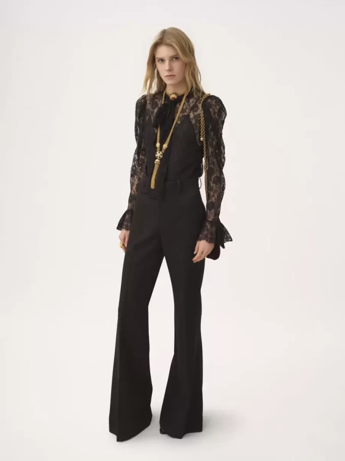 Lavallière-Top mit Puffärmeln aus floralem Spitzen-Jacquard Lavallière-Top mit Puffärmeln aus floralem Spitzen-Jacquard