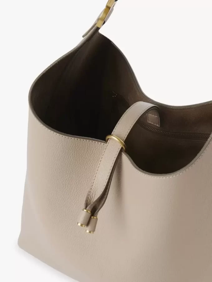 Marcie Hobo-Tasche aus genarbtem Leder Marcie Hobo-Tasche aus genarbtem Leder