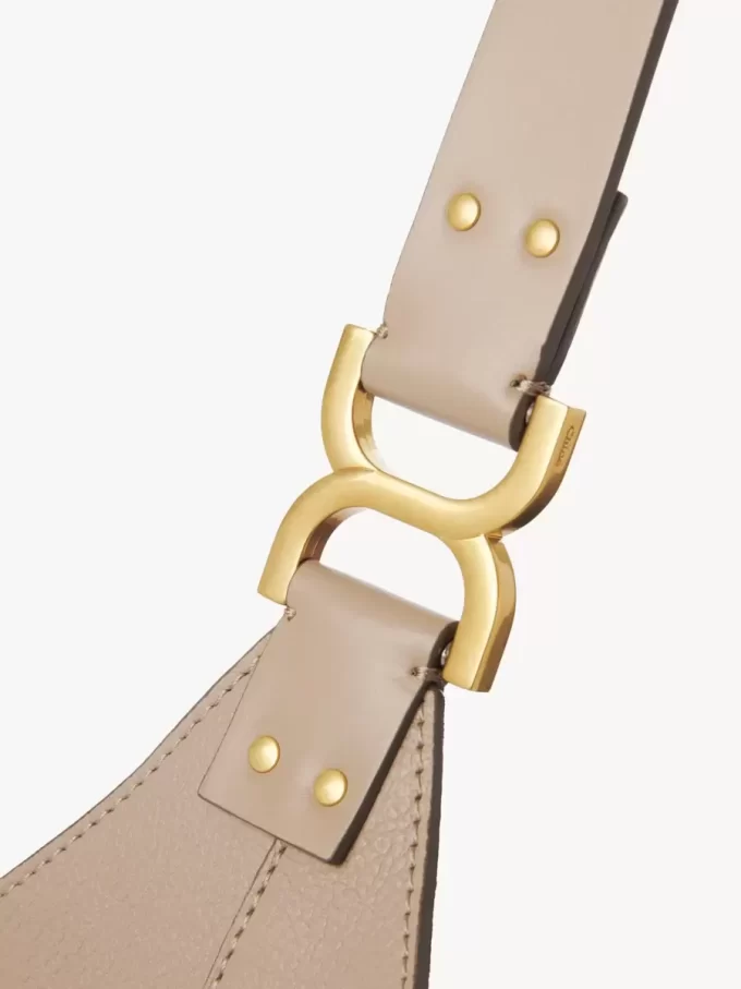 Marcie Hobo-Tasche aus genarbtem Leder Marcie Hobo-Tasche aus genarbtem Leder