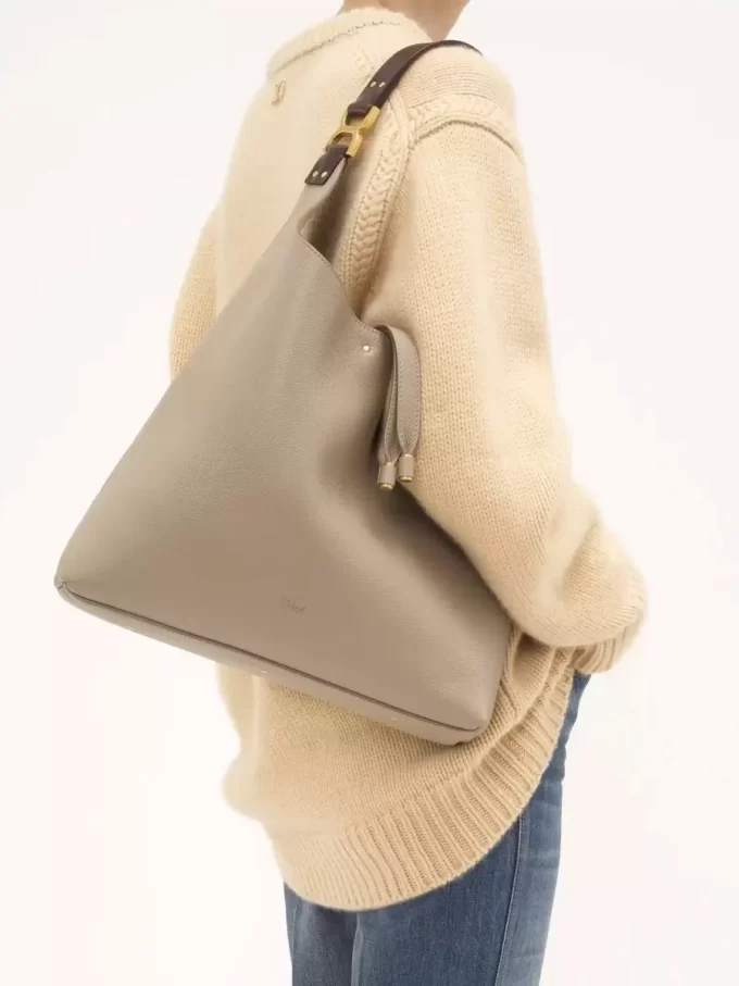 Marcie Hobo-Tasche aus genarbtem Leder