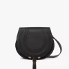 Marcie Satteltasche aus genarbtem Leder Marcie Satteltasche aus genarbtem Leder