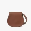 Marcie Satteltasche aus genarbtem Leder Marcie Satteltasche aus genarbtem Leder