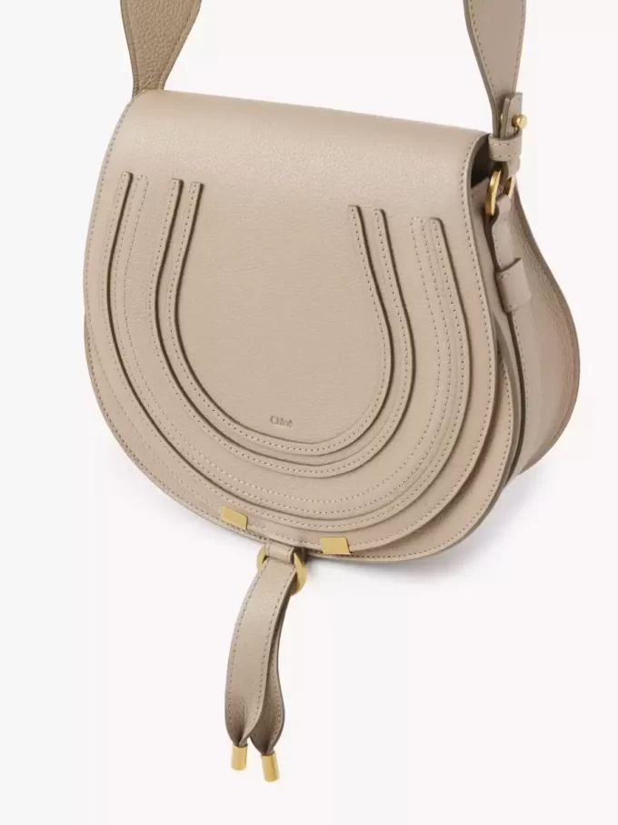 Marcie Satteltasche aus genarbtem Leder Marcie Satteltasche aus genarbtem Leder