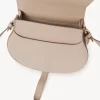 Marcie Satteltasche aus genarbtem Leder Marcie Satteltasche aus genarbtem Leder