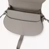 Marcie Satteltasche aus genarbtem Leder Marcie Satteltasche aus genarbtem Leder