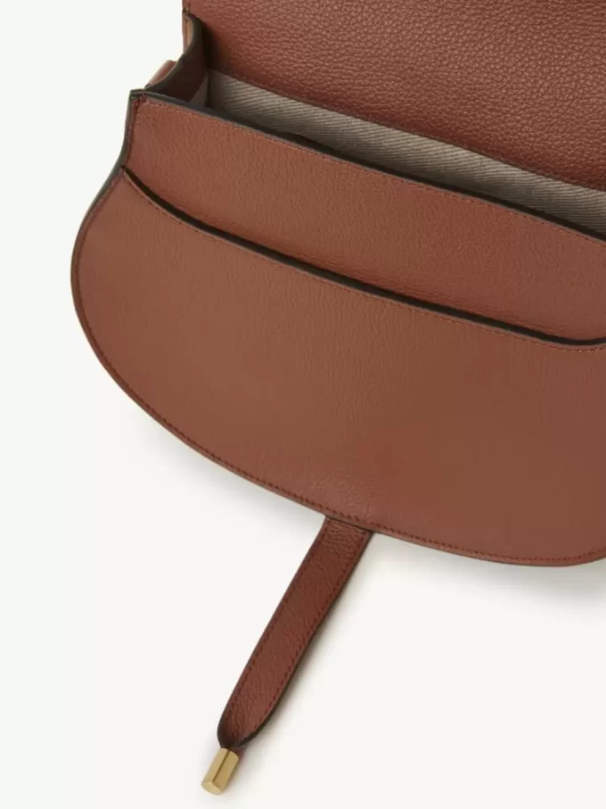 Marcie Satteltasche aus genarbtem Leder Marcie Satteltasche aus genarbtem Leder