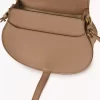 Marcie Satteltasche aus genarbtem Leder Marcie Satteltasche aus genarbtem Leder