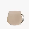 Marcie Satteltasche aus genarbtem Leder Marcie Satteltasche aus genarbtem Leder