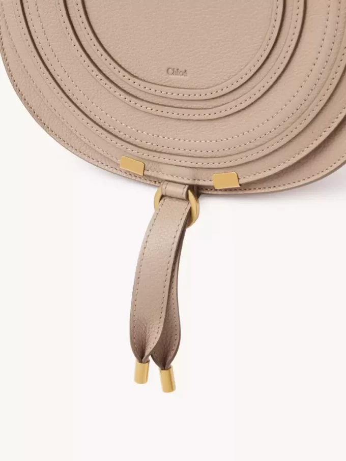 Marcie Satteltasche aus genarbtem Leder Marcie Satteltasche aus genarbtem Leder