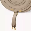Marcie Satteltasche aus genarbtem Leder Marcie Satteltasche aus genarbtem Leder