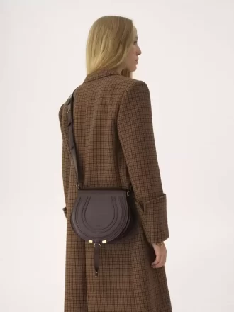 marcie satteltasche aus glnzendem leder 2 330x440 - Marcie Satteltasche aus gl&auml;nzendem Leder