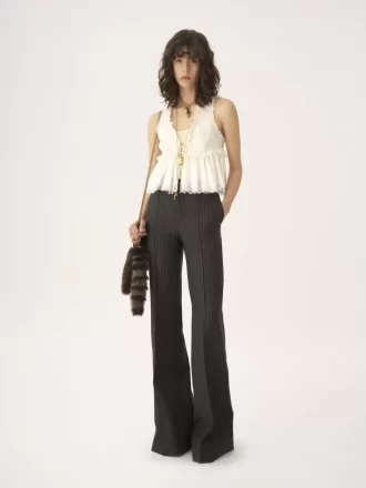 Maßgeschneiderte Bootcut-Hose aus Wolle Maßgeschneiderte Bootcut-Hose aus Wolle